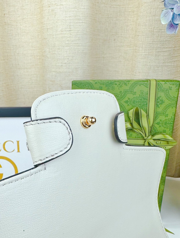 激安グッチバッグコピー着用イメージ